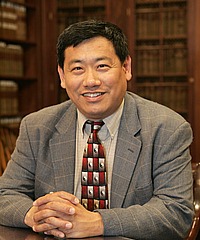 Peter H. Huang headshot